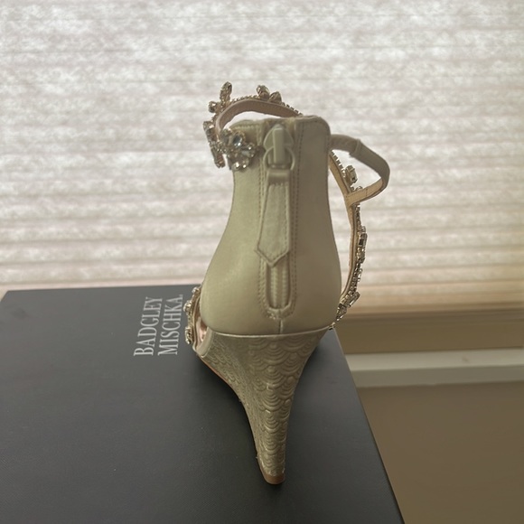 Badhley Mischka shoe - Picture 3 of 8